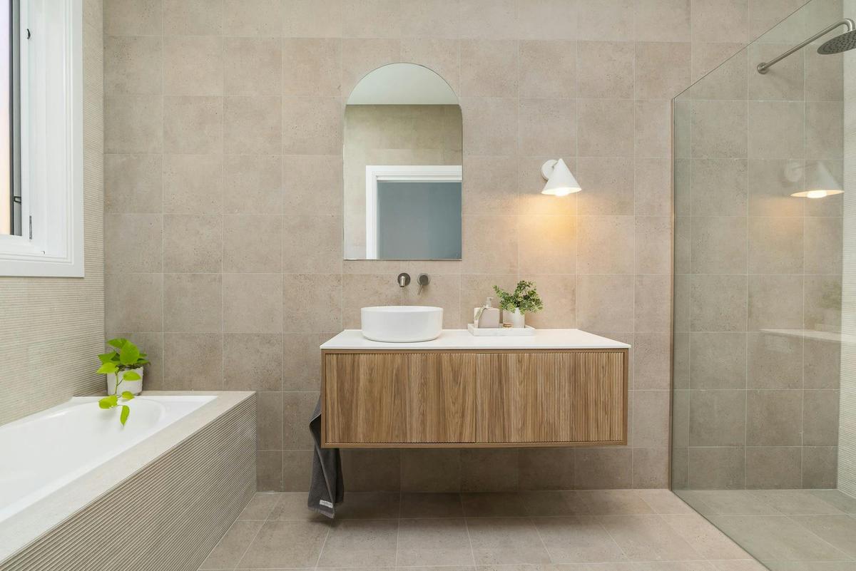 Main Bathroom at Amazing Anson