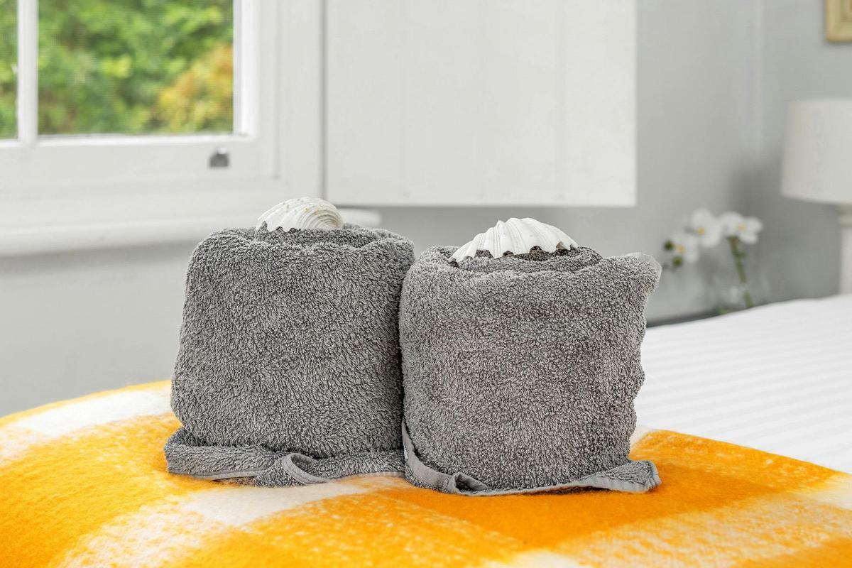 Be pampered with extra-large bath towels, great linen and beautiful pillows