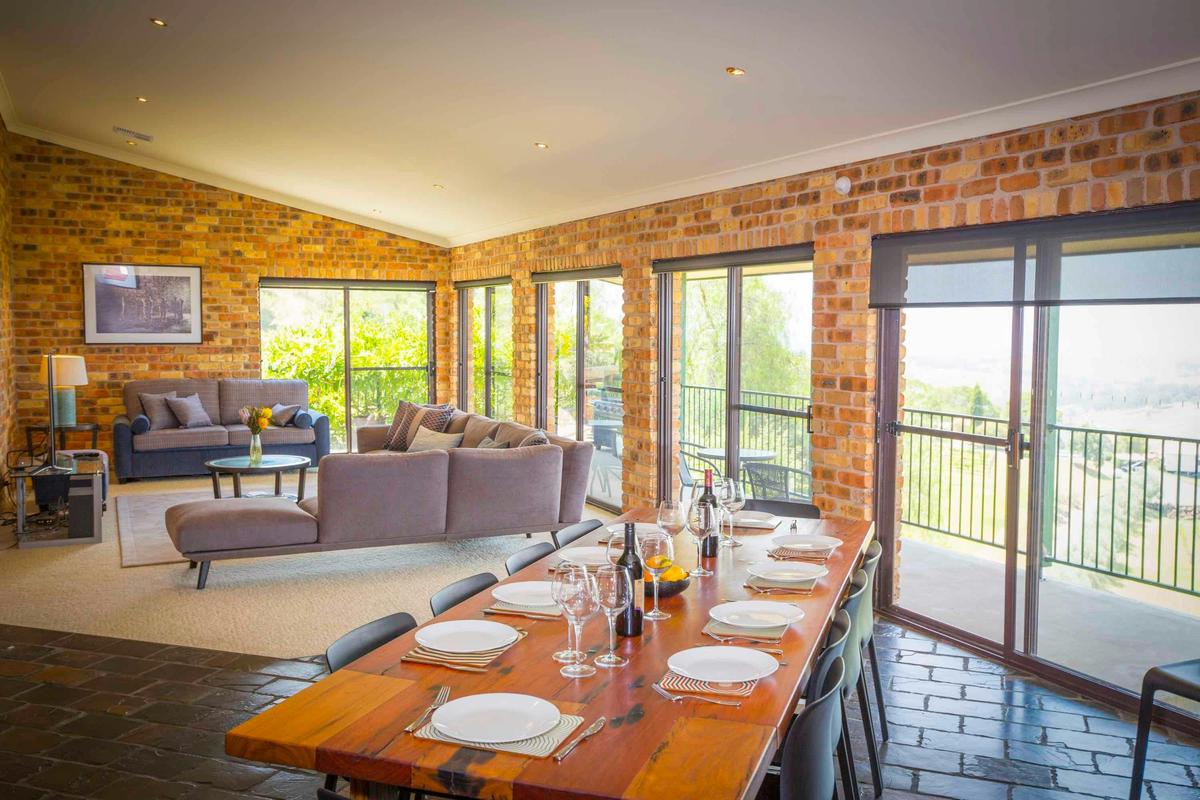 Dining and lounge room