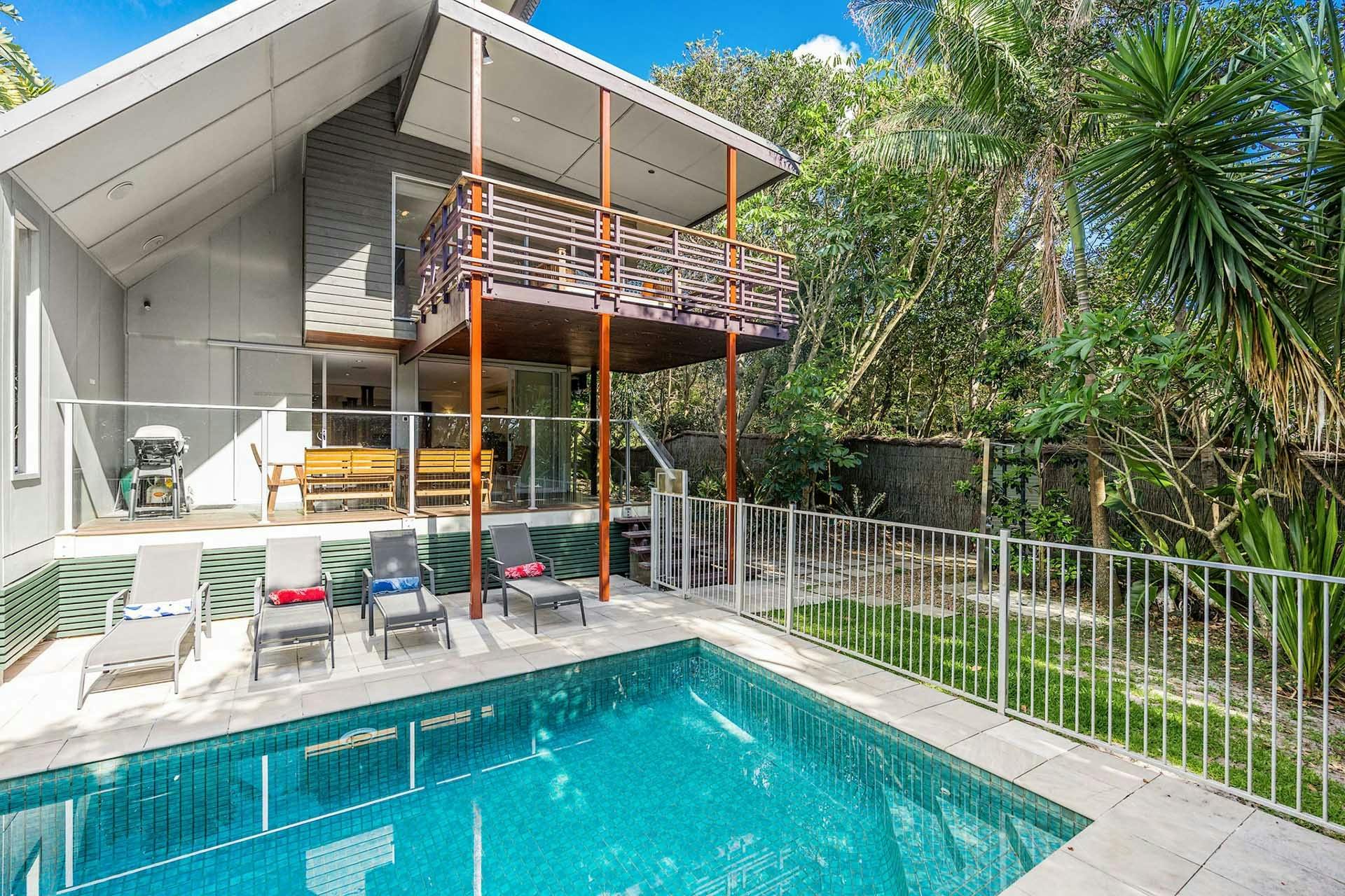 Ariel's on the Beach - Byron Bay - Pool and House