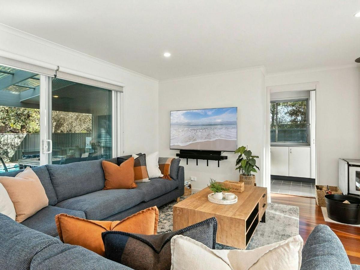 Azure House | Living room | Fireplace | Smart TV | WiFi