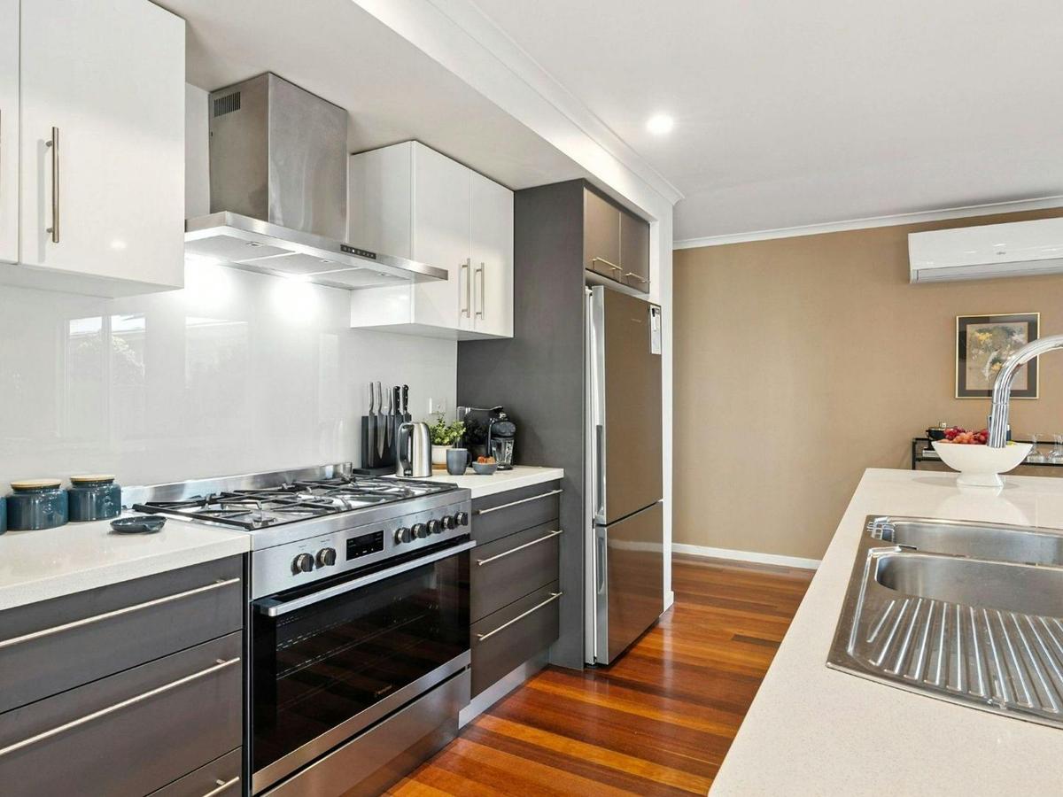 Azure House | Fully equipped chef's kitchen | Gas cooktop | Dishwasher | Air conditioned