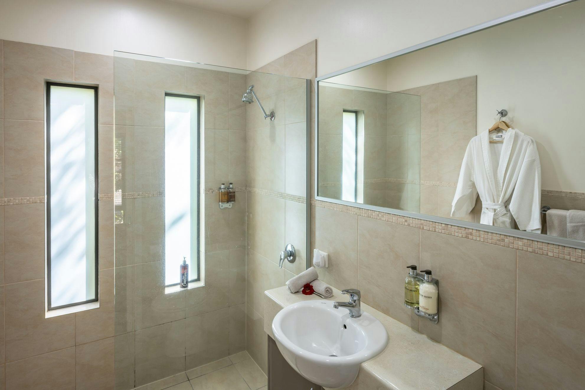 Queen Studio Bathroom