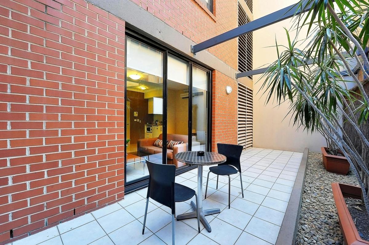 Studio Apartment courtyard