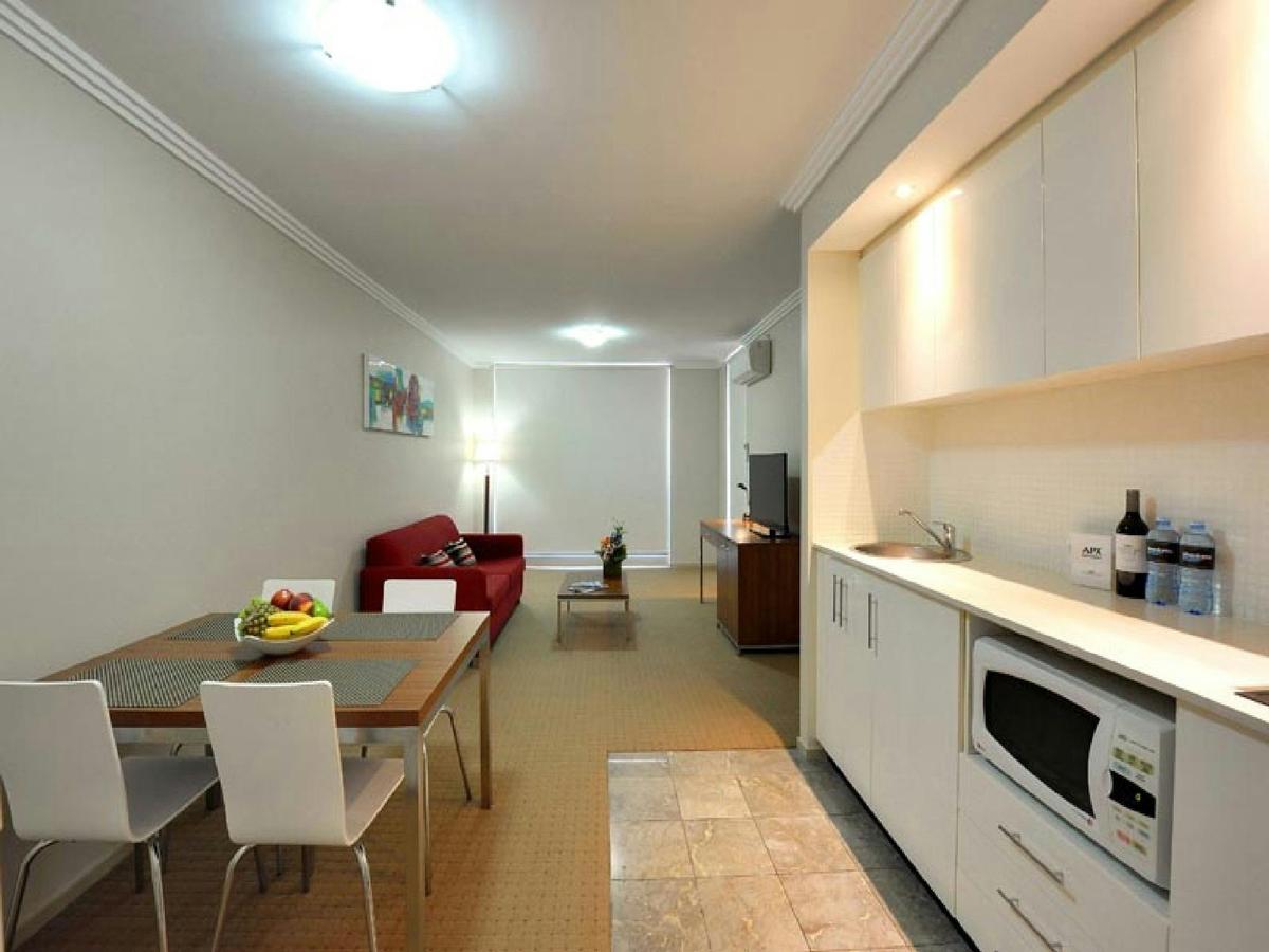 Fully-equipped Kitchenette and Dining Area