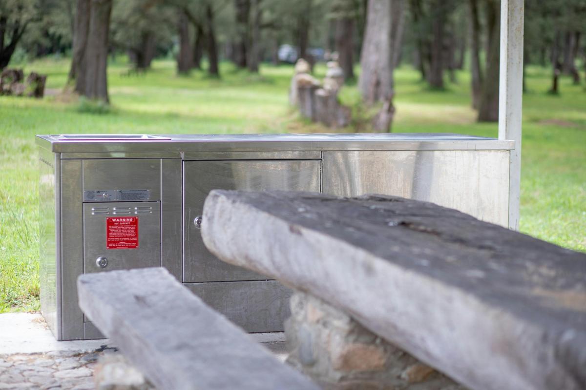 Araluen Creek Campground BBQ and picnic tables