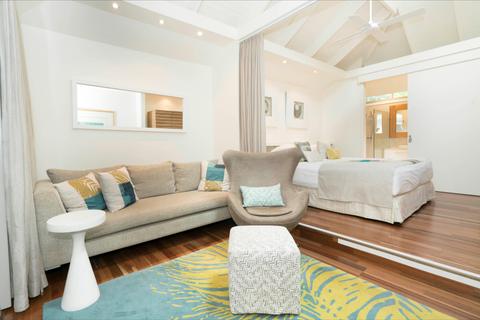 Kentia Suite