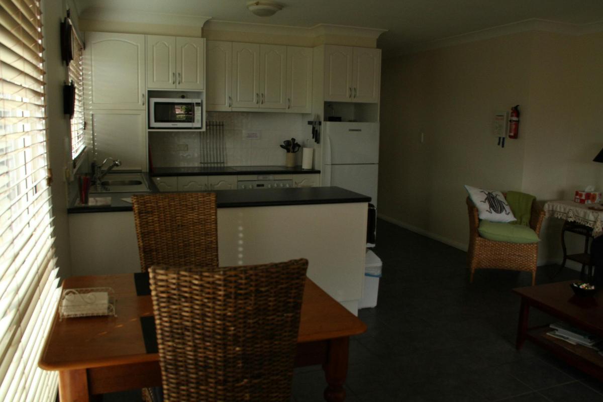 Full kitchen - with dishwasher