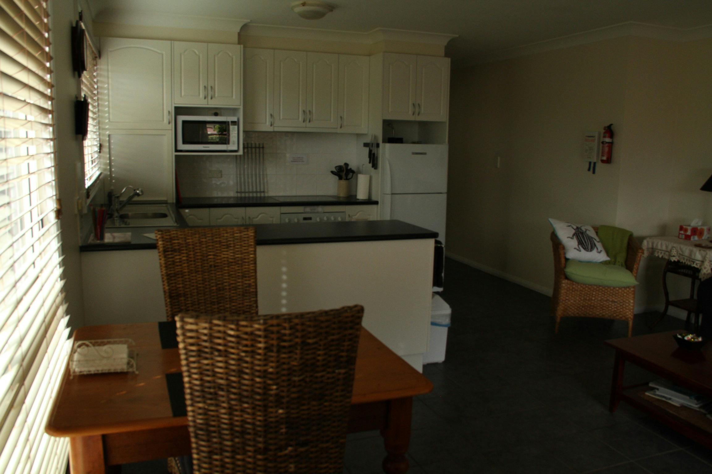 Full kitchen - with dishwasher