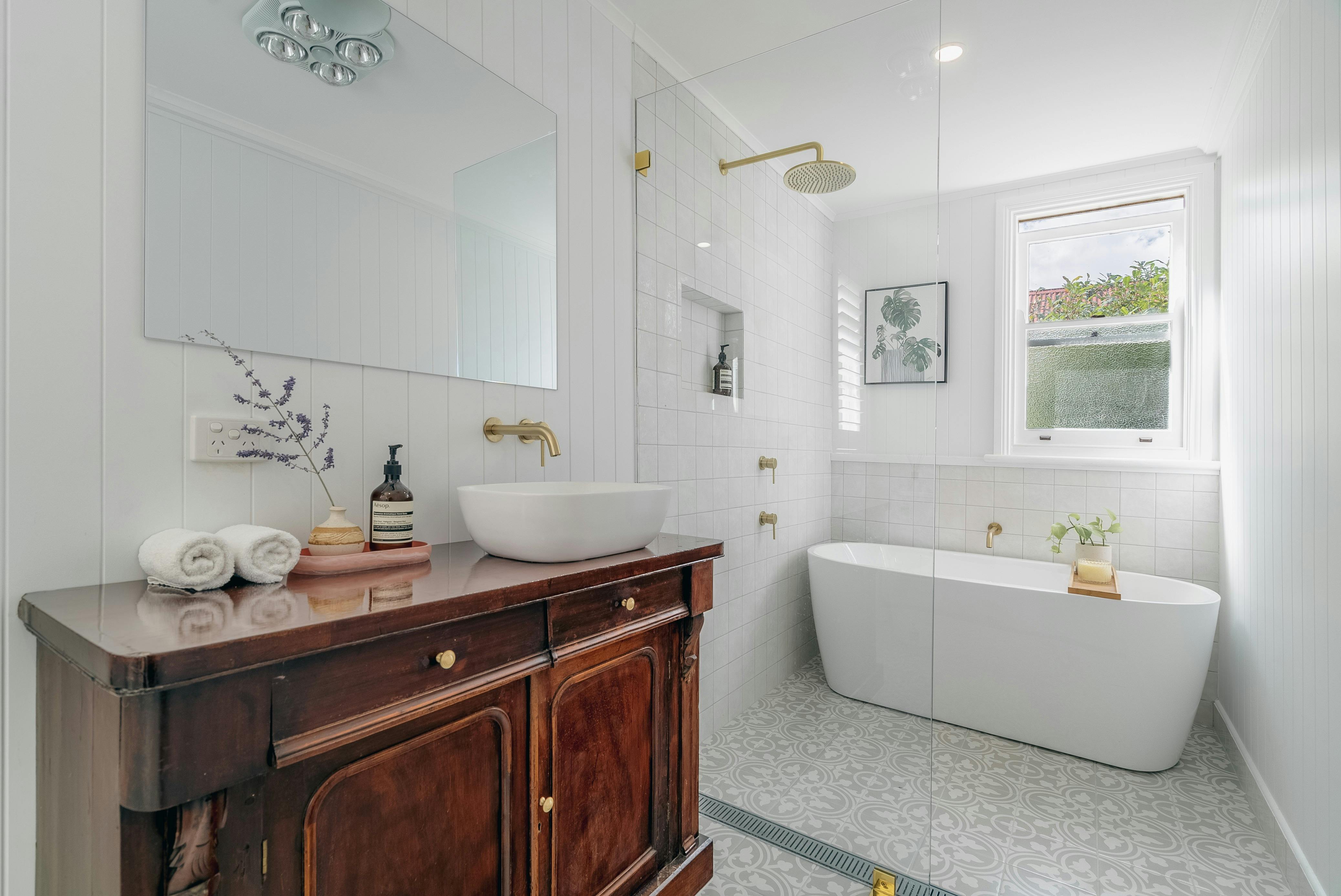 Bathroom 1 Armidale BNB