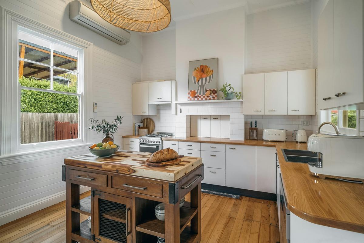 Kitchen Armidale BNB