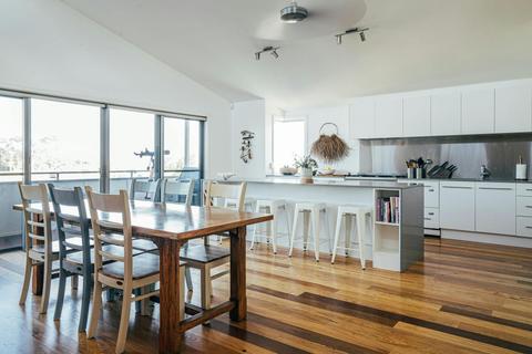 Anglesea by Bangalay -  Shoalhaven Heads