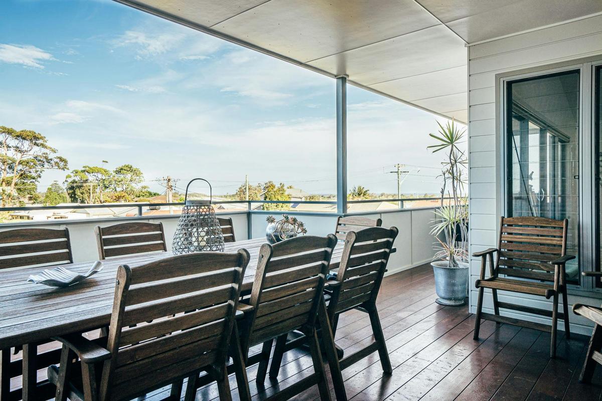 Alfresco dining capturing refreshing late afternoon breezes