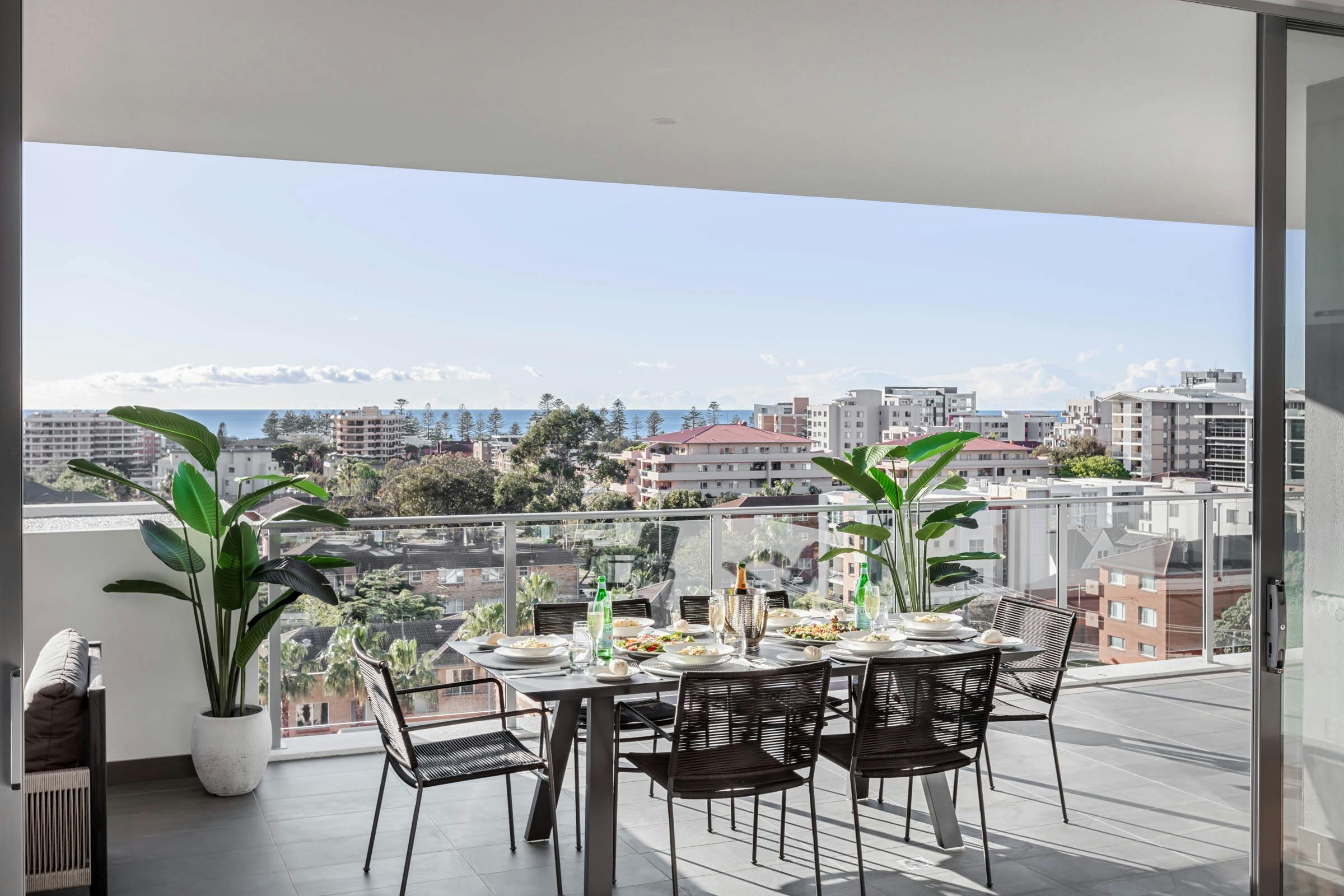 Outdoor Table Seating