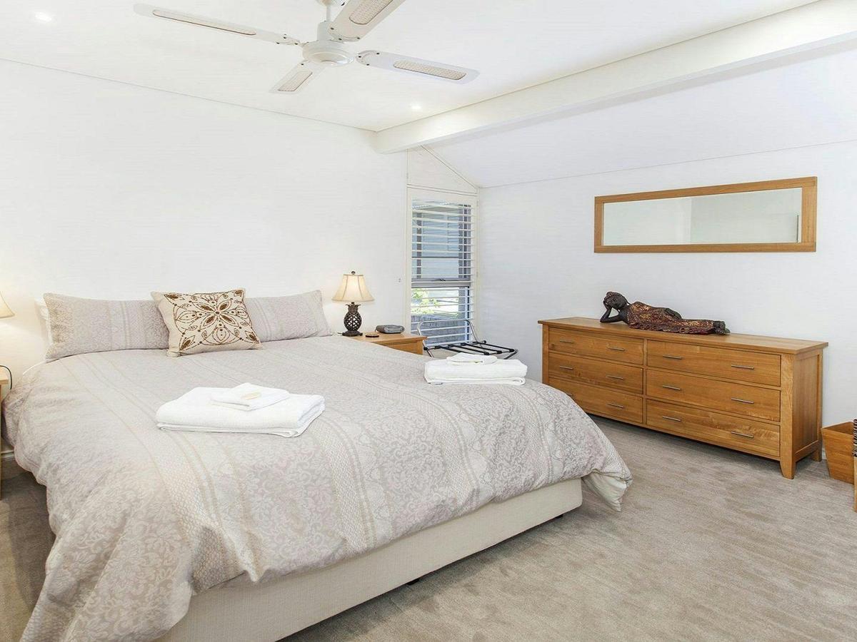 Queen bed