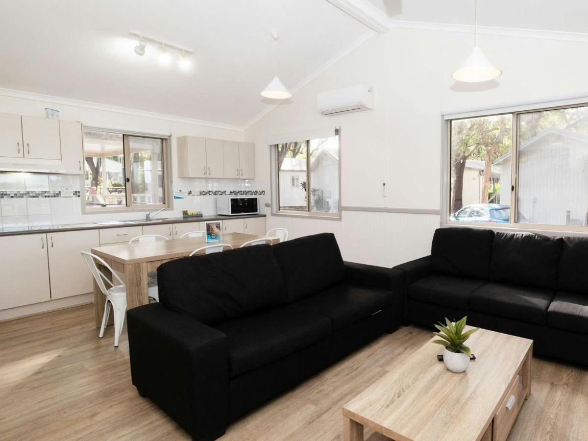 Superior Bushland Lounge