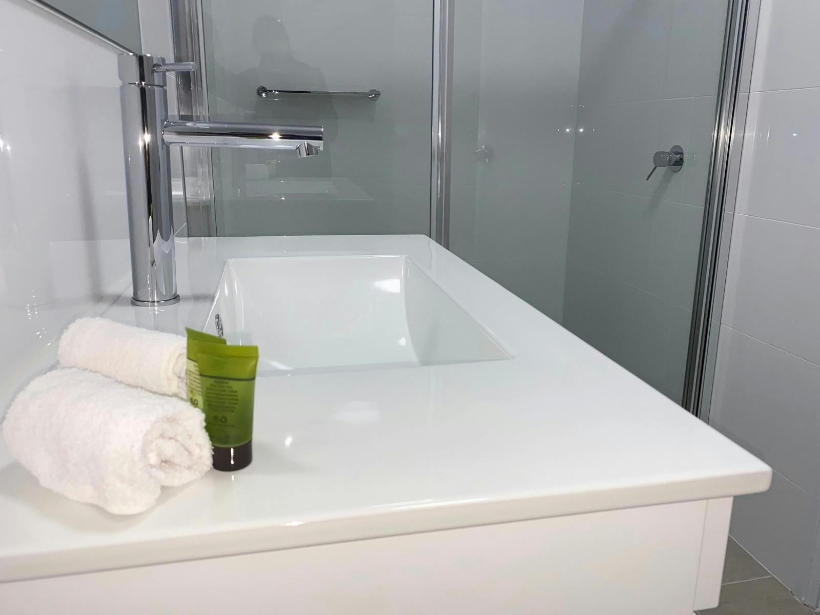 Bakehouse Motel Bathroom Shower