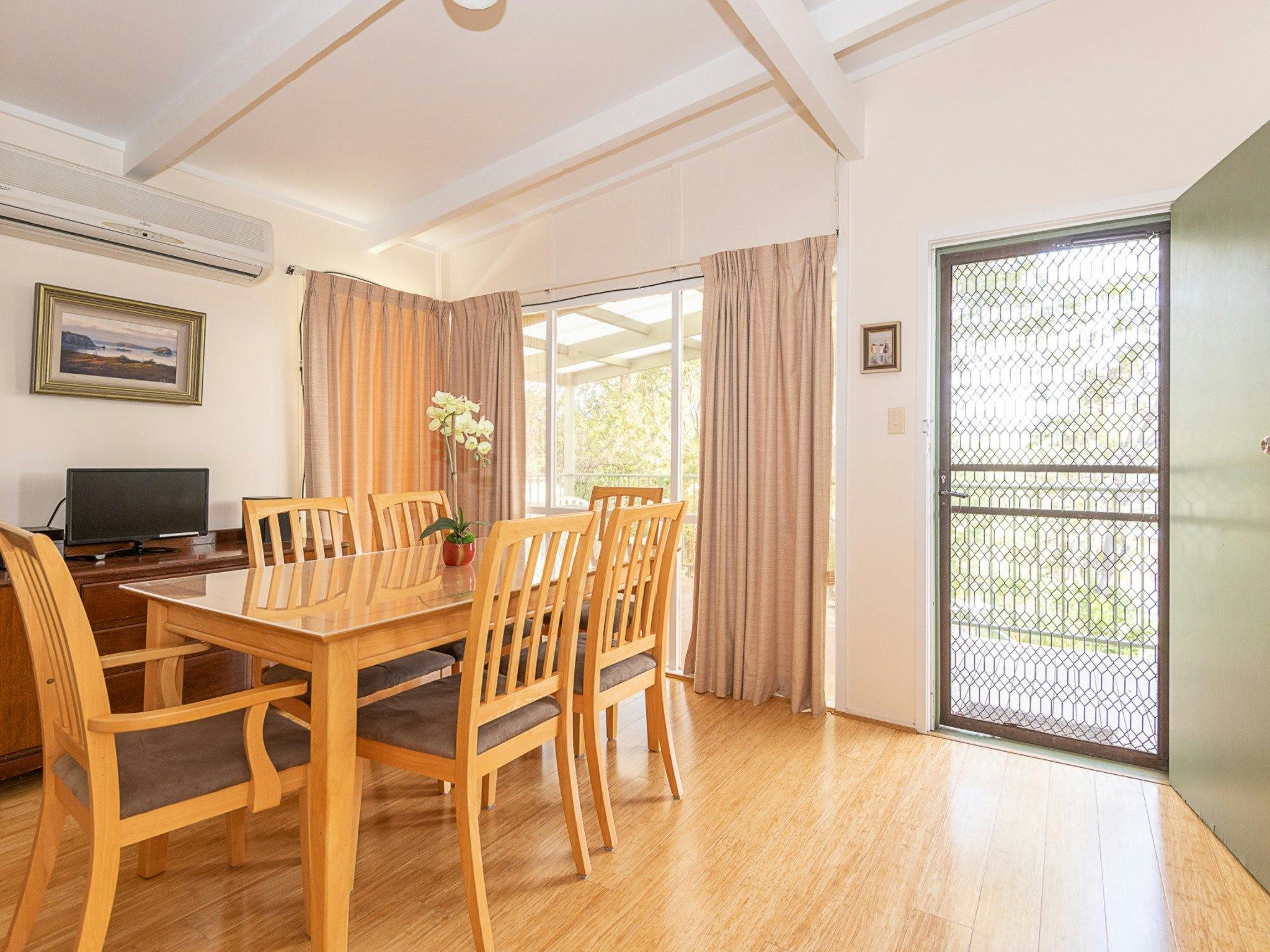 Batehaven Beach House entry