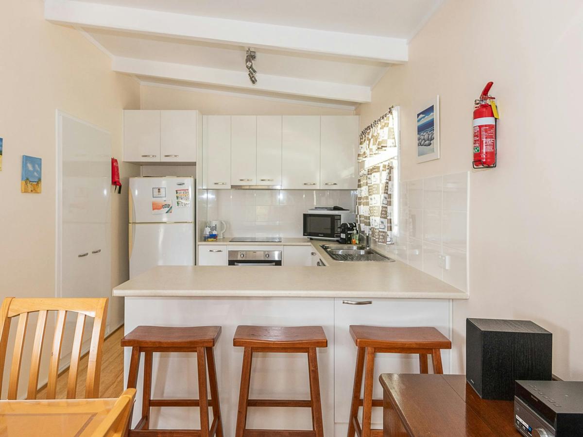 Batehaven Beach House Kitchen