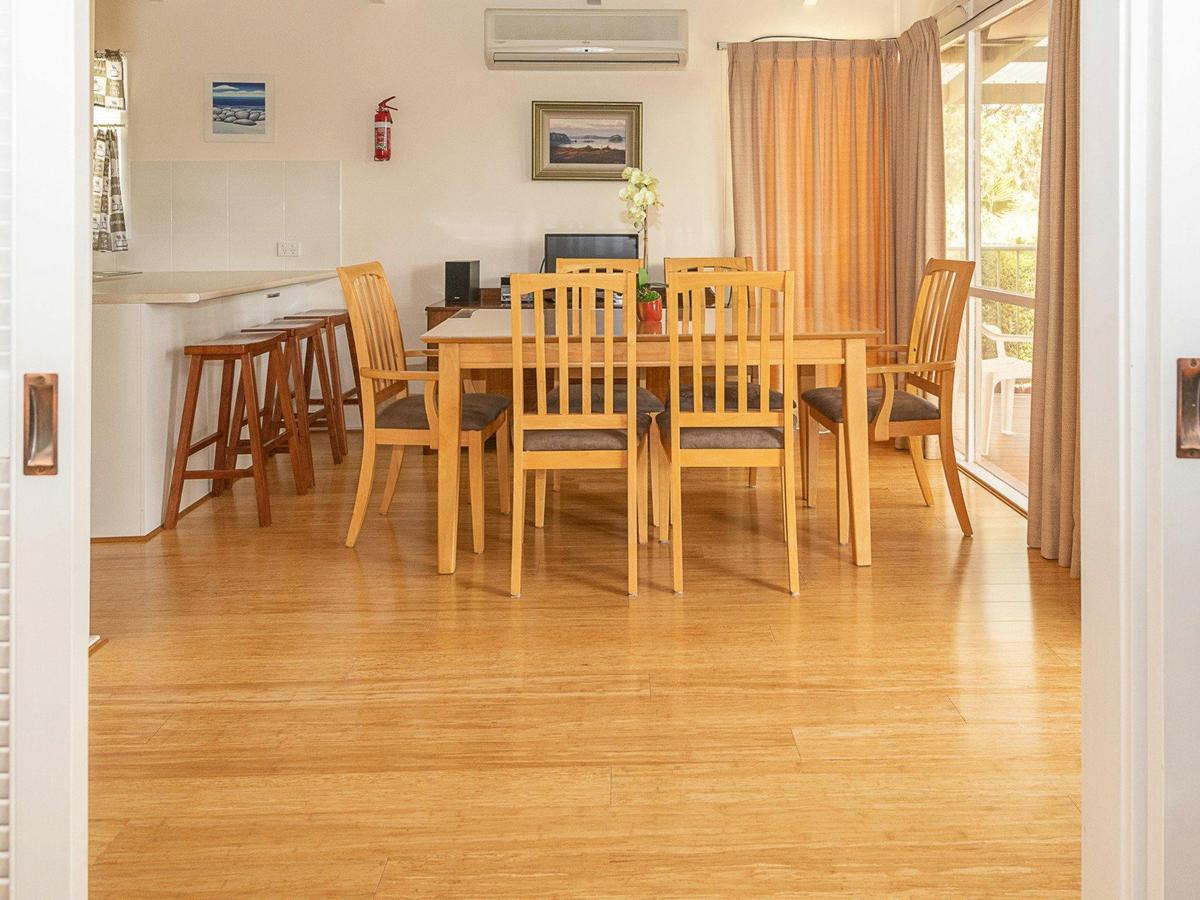 Batehaven Beach House dinning room