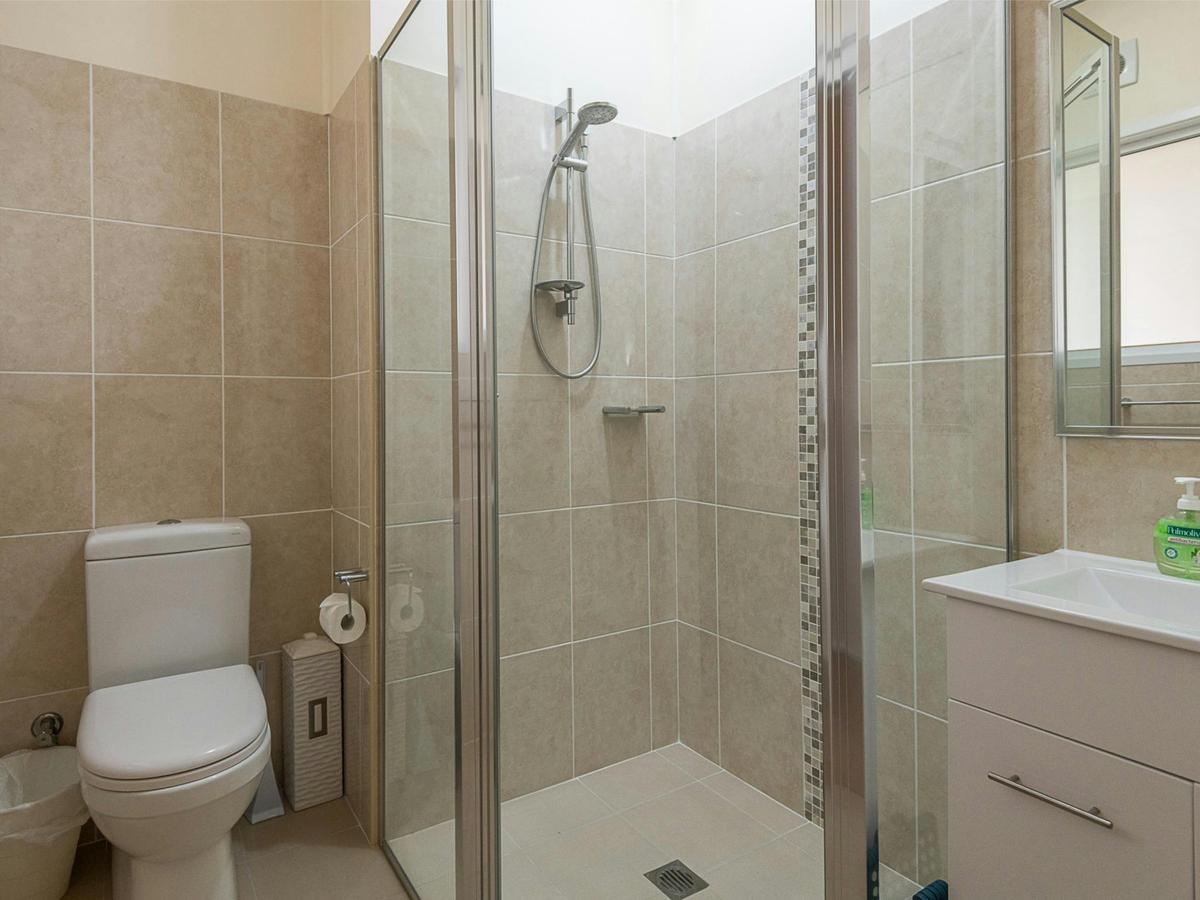 Batehaven Beach House bathroom one
