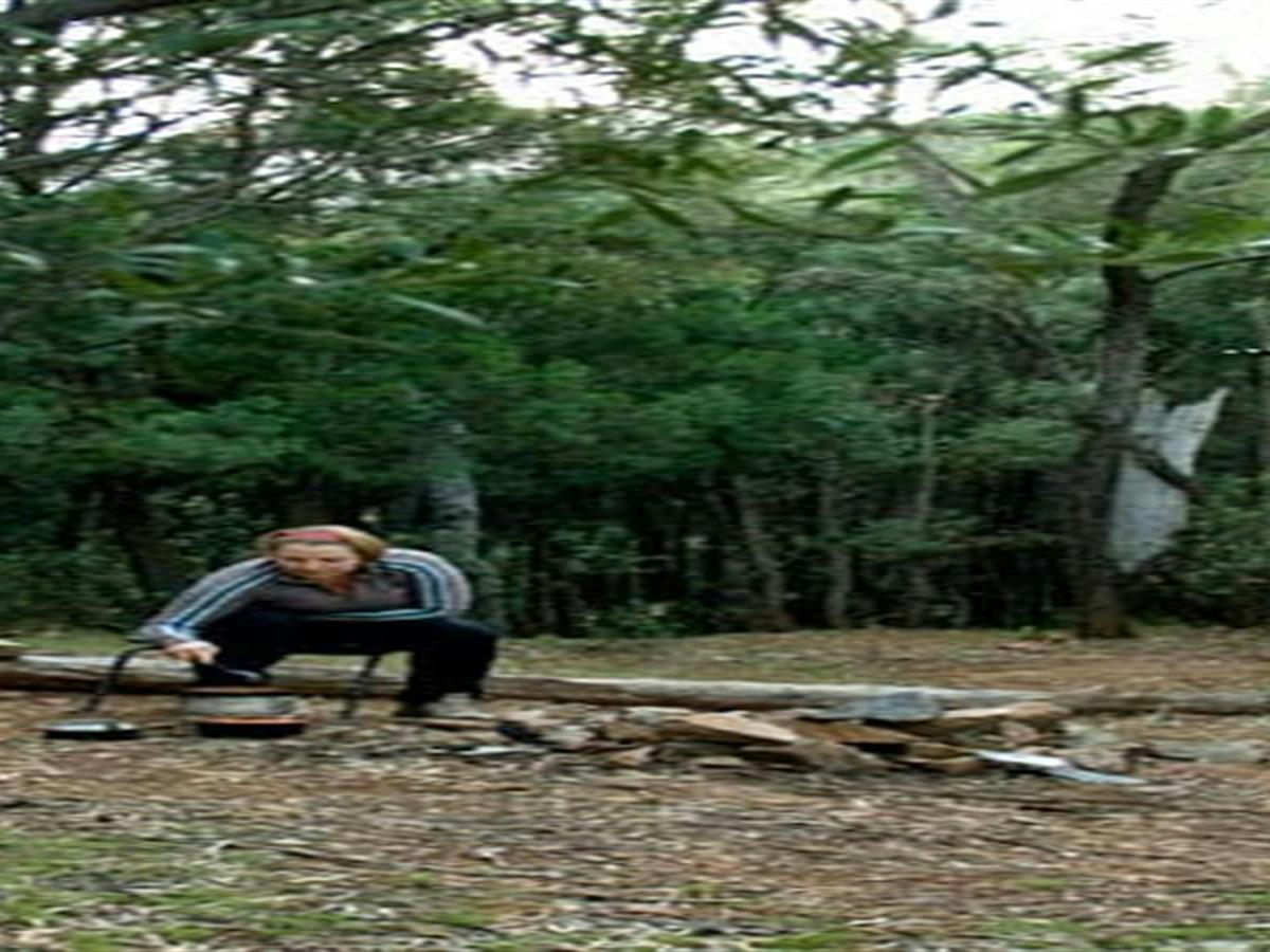 A camper at Balor Hut campground in Warrumbungle National Park. Photo: OEH