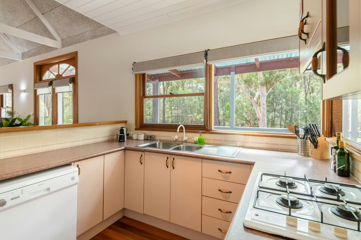 Murray's Beach Cottage Kitchen