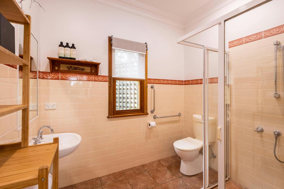 Honeymoon Bay Cottage Bathroom