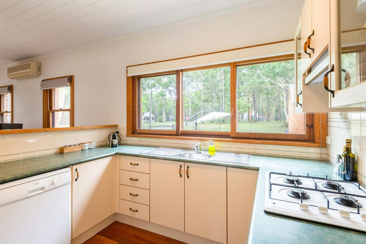 Blenheim Beach Cottage Kitchen