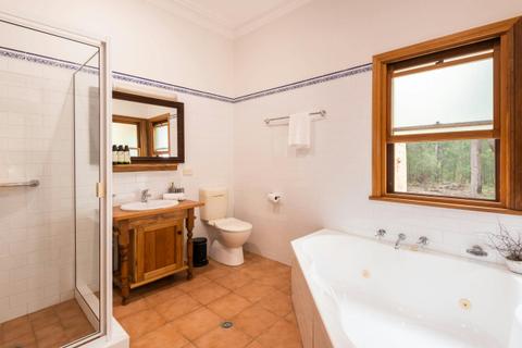 Moona Moona Beach Cottage Bathroom