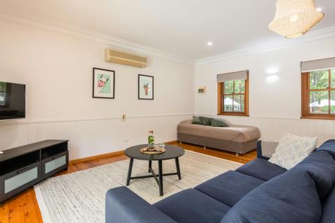 Hyams Beach Cottage Living room
