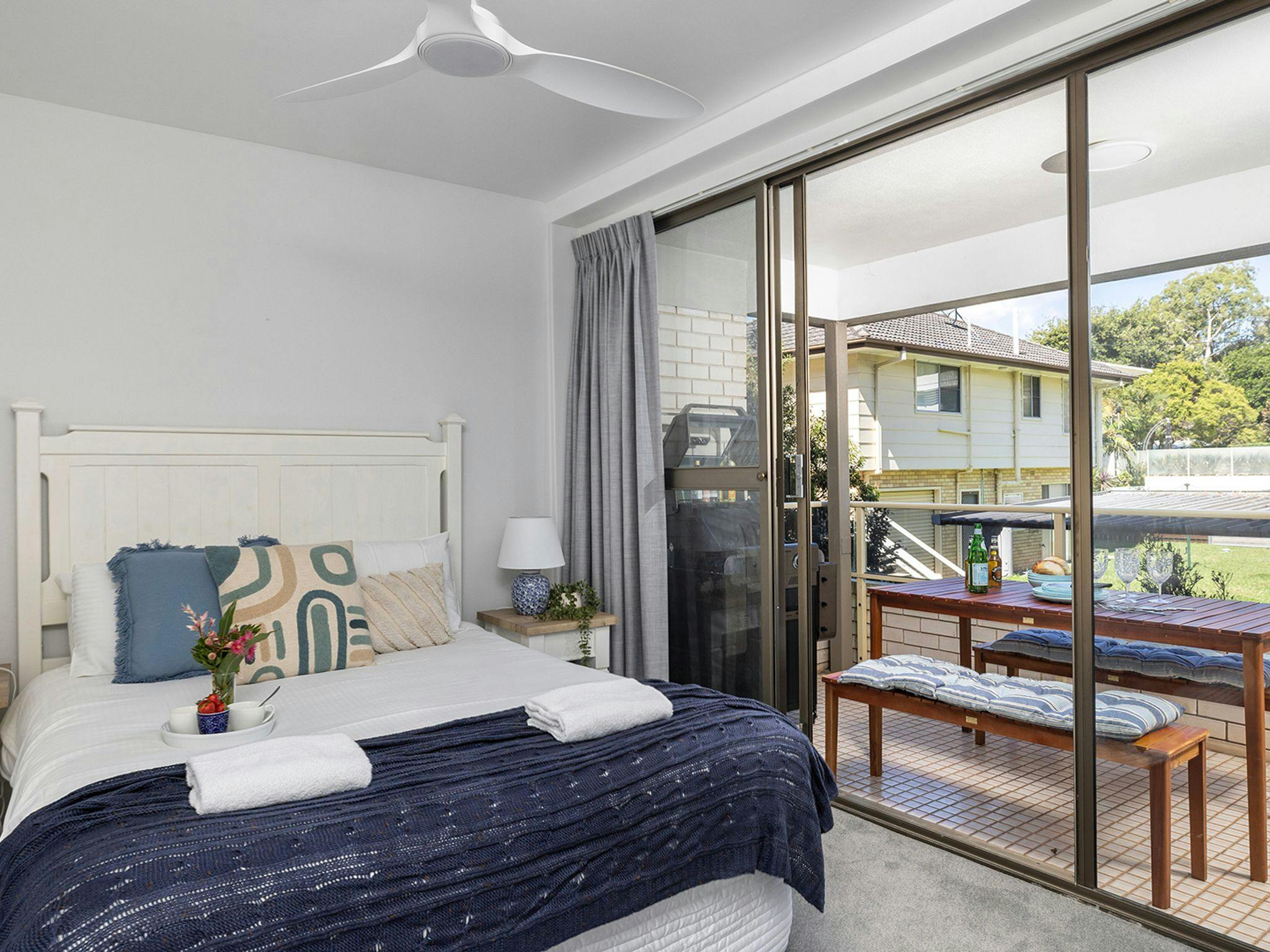 Bedroom 1 - Queen bed