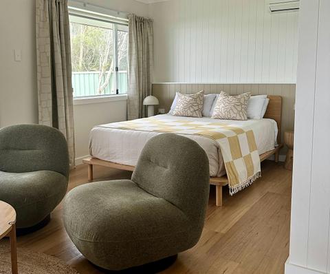 Large room with views to the lake, ensuite, seating area and deck