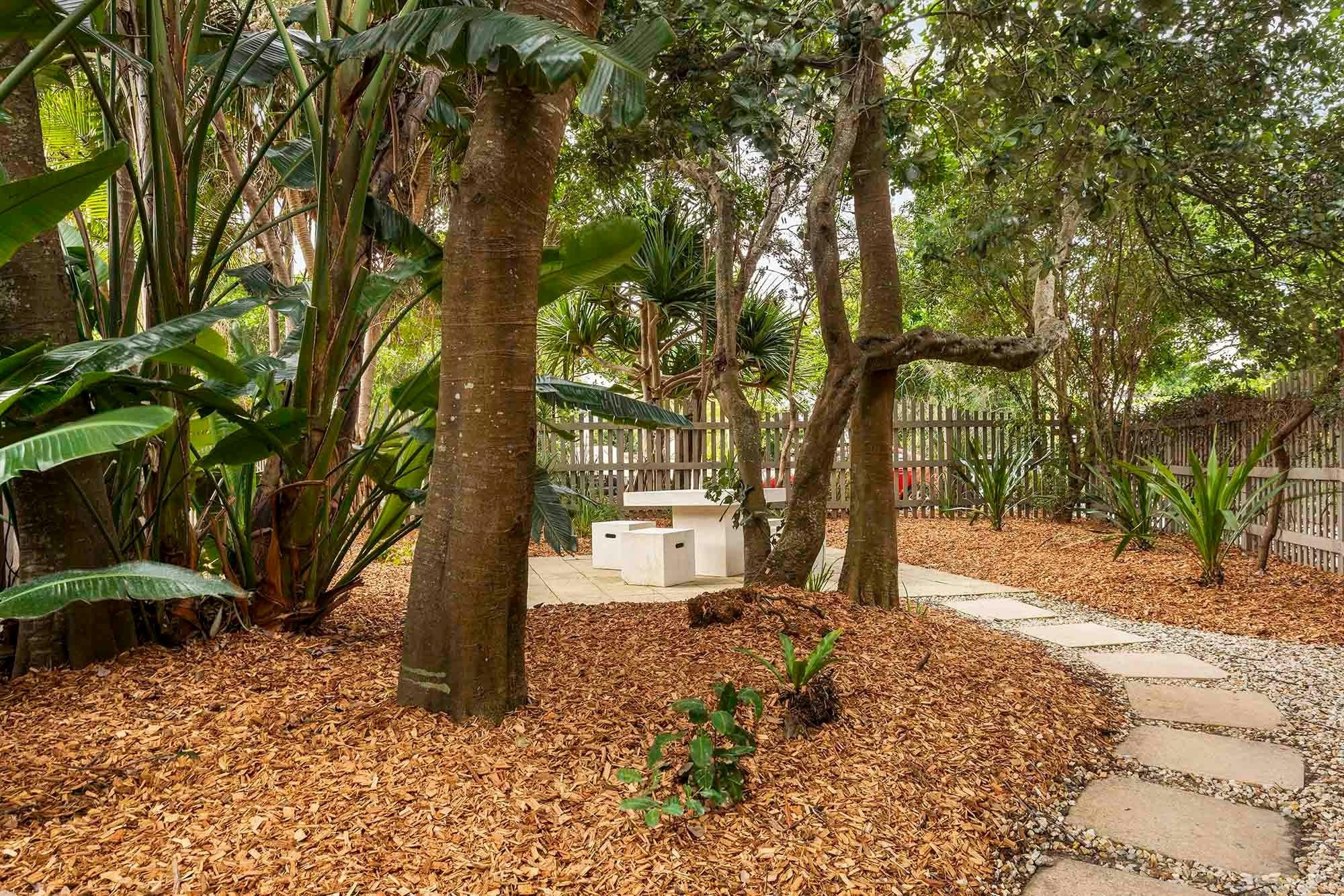 Beach House @ Tallows - Byron Bay - Path to Outdoor Dining