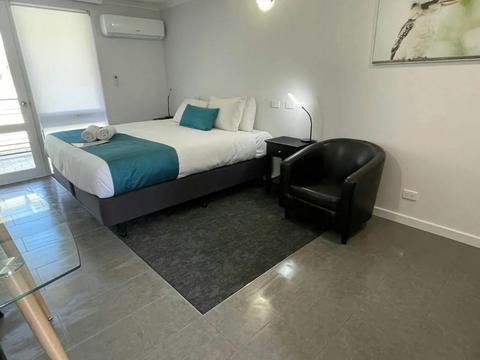 Pet Friendly King - Main Room