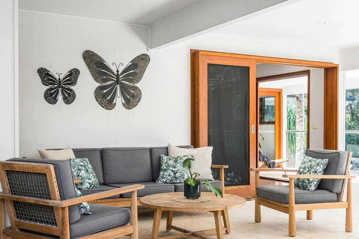 Beachcomber Blue - Byron Bay - Outdoor undercover seating upstairs b
