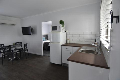 1-Bedroom Apartment Kitchenette