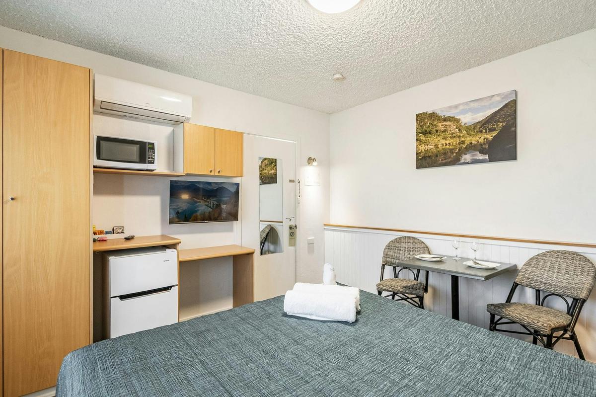 Compact Queen - Dog Friendly
