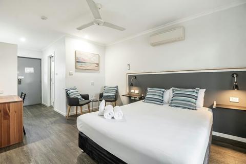 Superior Queen - Pet Friendly