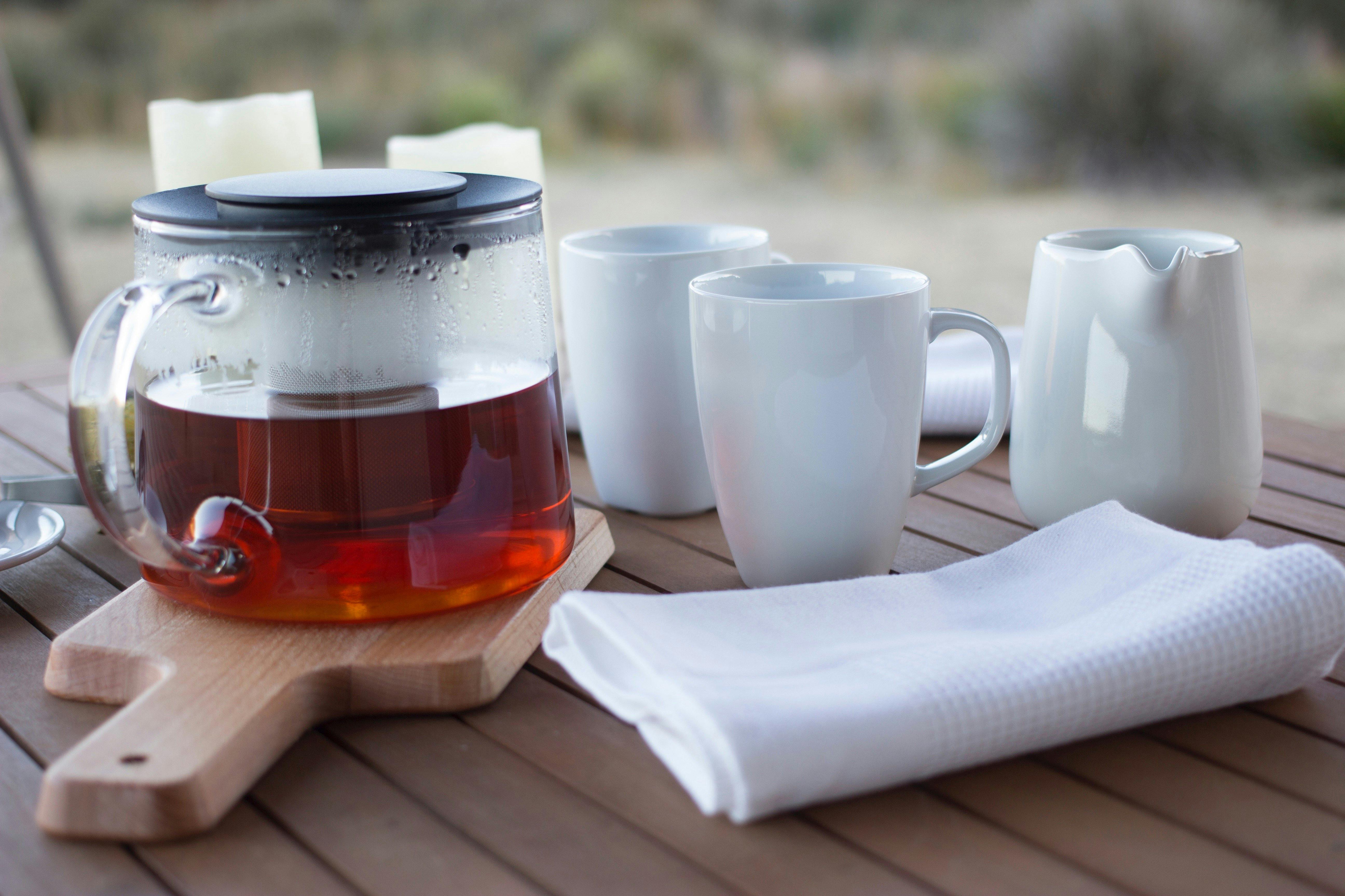 Bangalay Retreat - breakfast on the deck