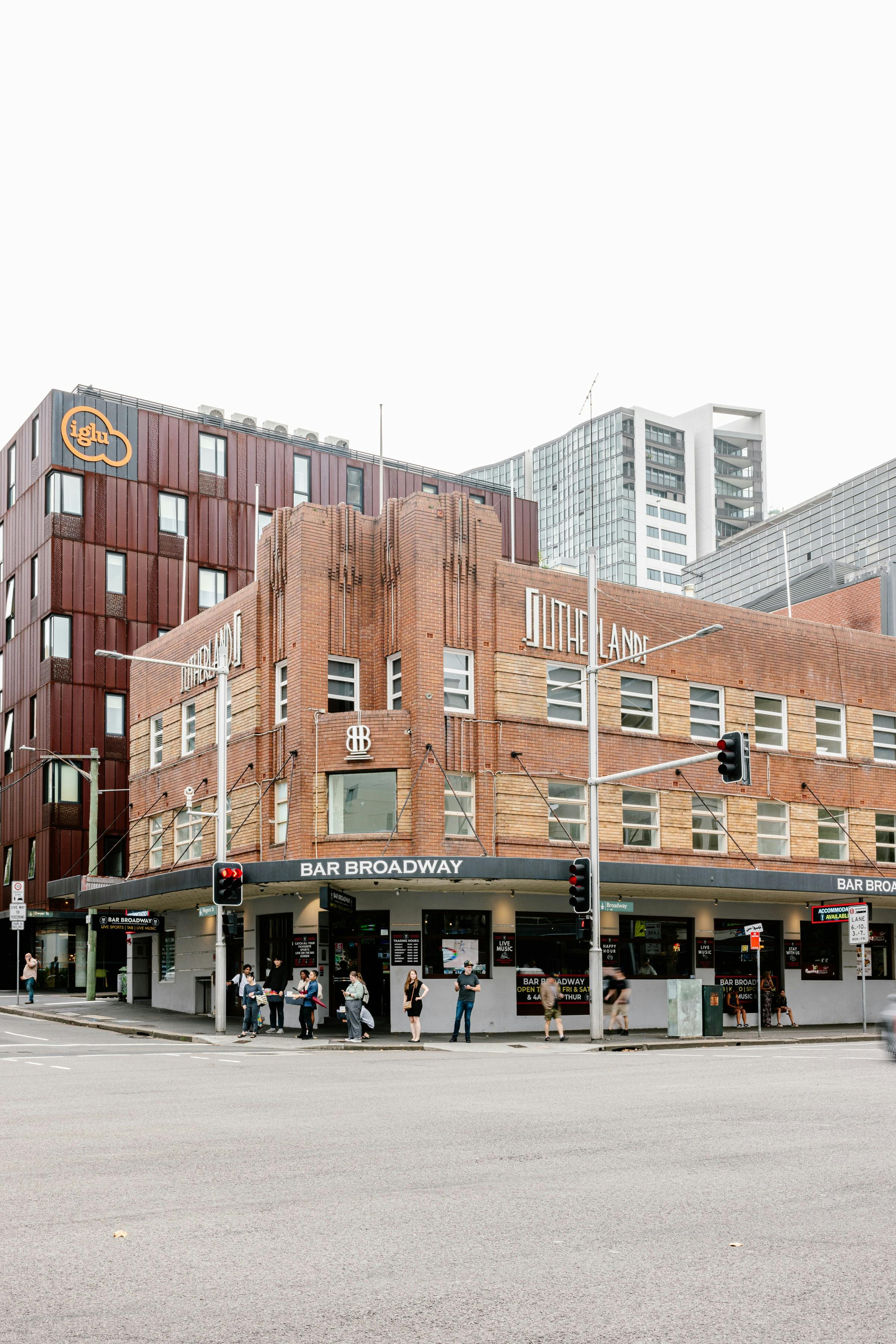 Bar Broadway Exterior