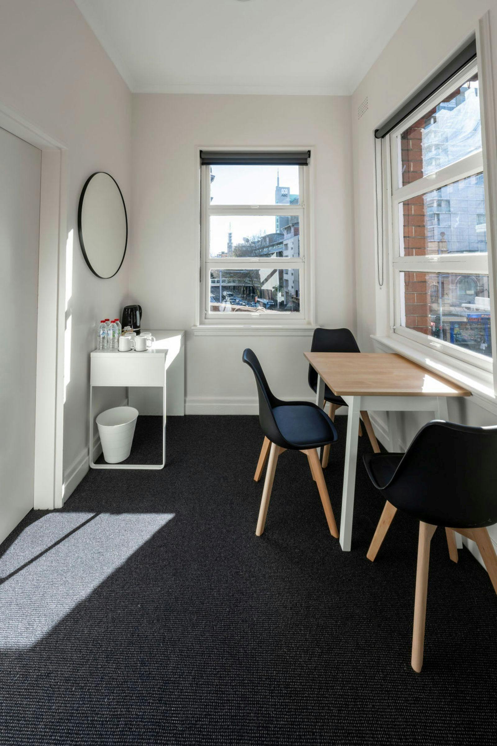 Sitting Area Bar Broadway Guest Room