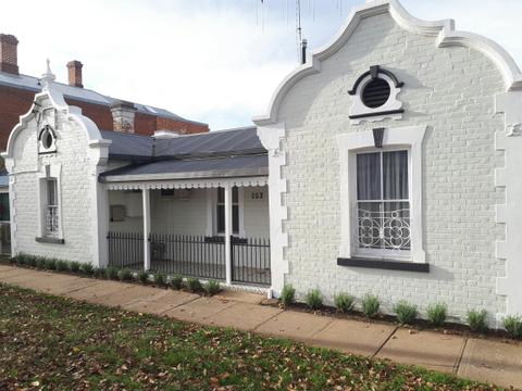 Bathurst Central 4 Bedroom Work and Play
