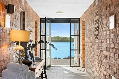 Non Waterfront - Ground Floor