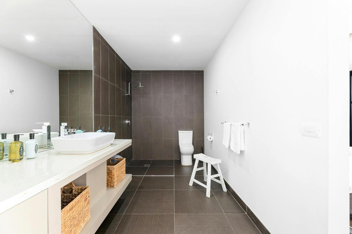 Premium Waterfront Bathroom