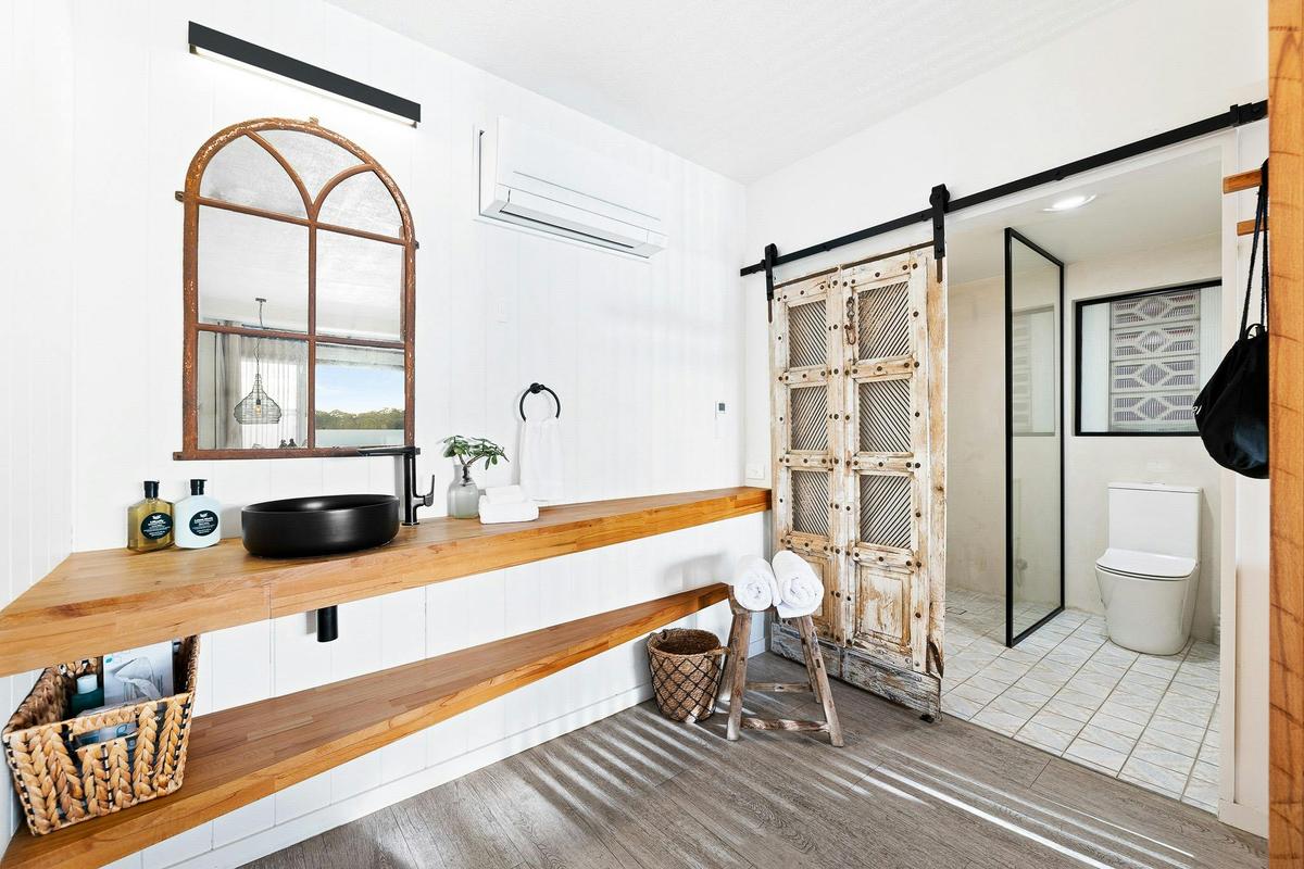 Ground Floor Waterfront Bathroom
