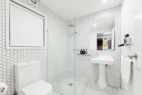 Non Waterfront - First Floor
