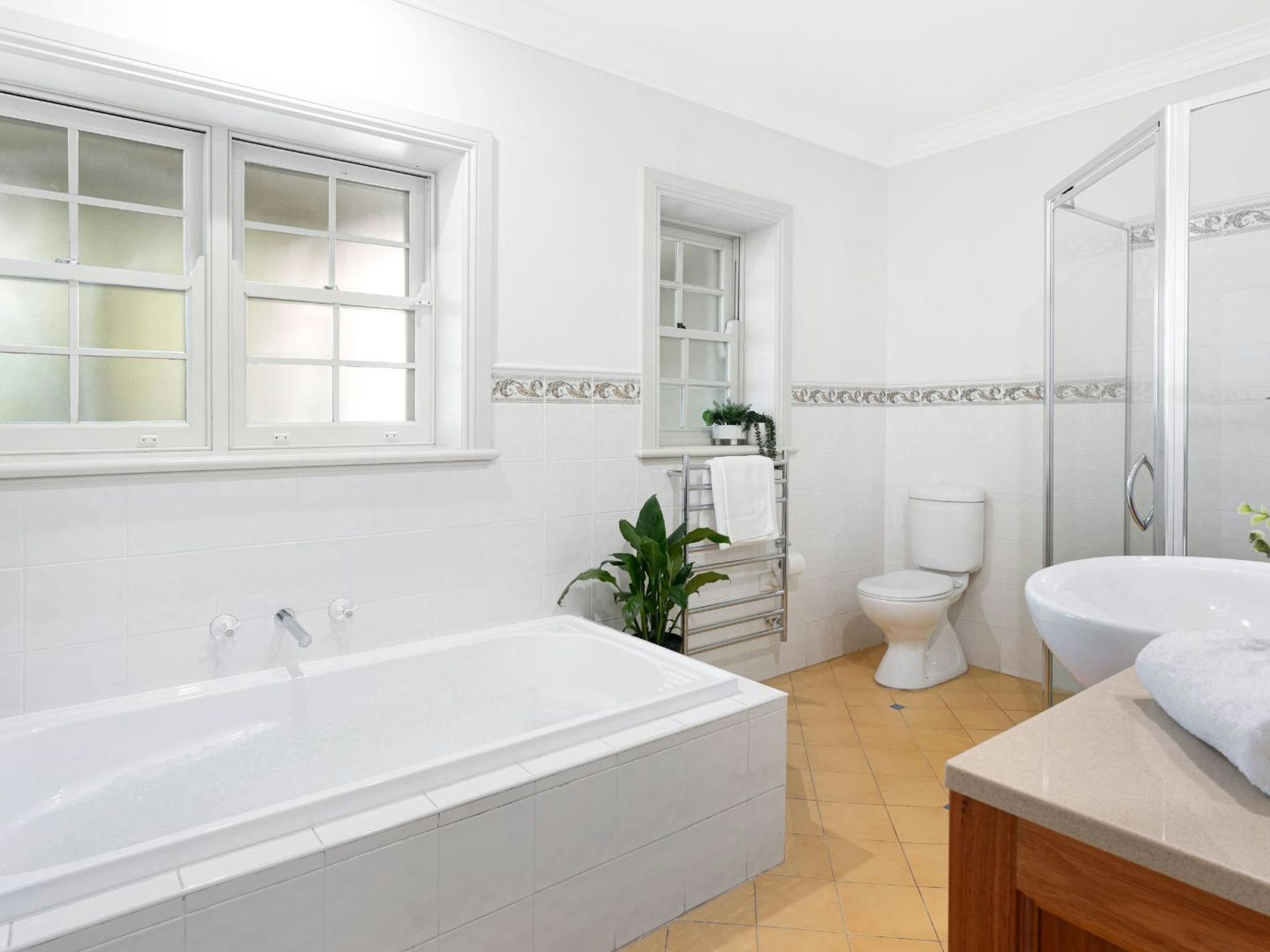 Balmaghie | bathroom 1 | bathtub