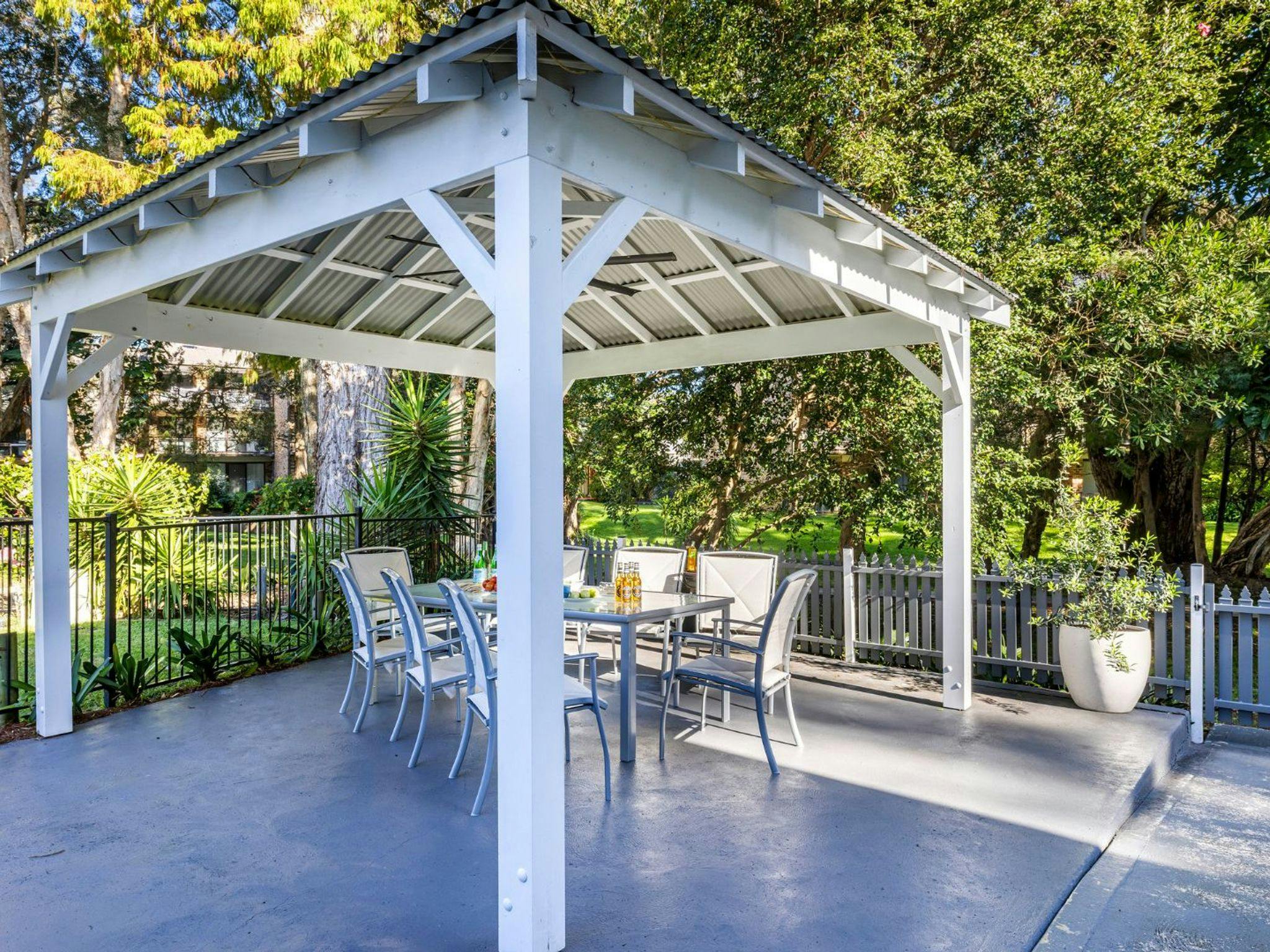 Bay Serene | Outdoor Undercover Entertaining Area | 200m to Beach