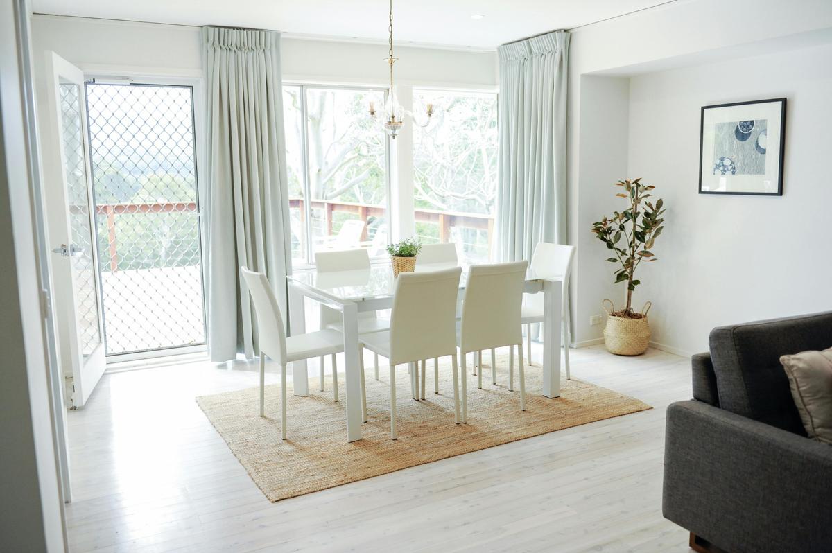 Dining area with seating for 6 guests and access to deck